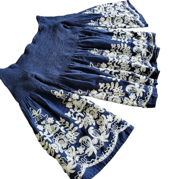 Rockin c off the shoulder navy blue and white embroidery top bell sleeve small - Picture 7 of 7